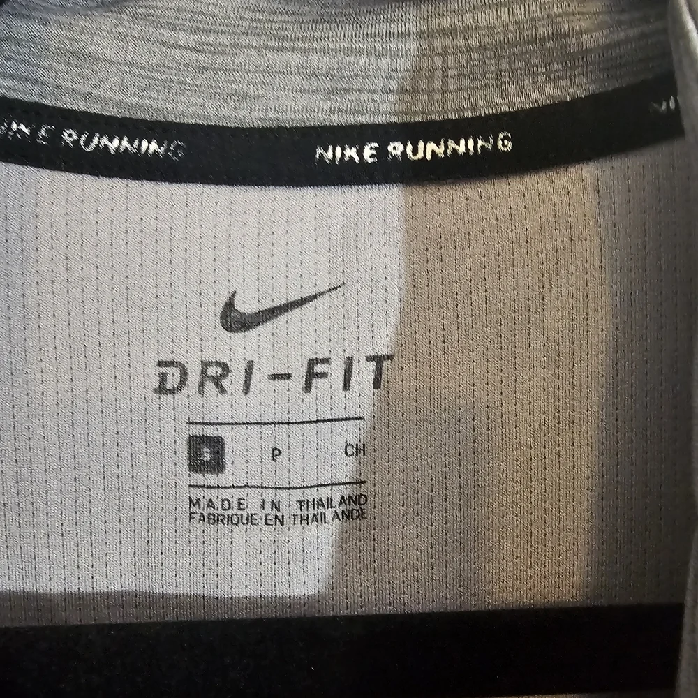 Nike Dri-Fit Pullover Small Gray Quarter-Zip Pullover